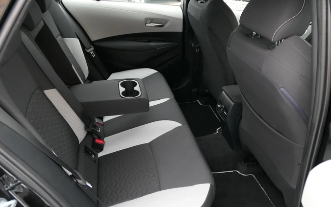 Toyota Corolla cena 103900 przebieg: 64000, rok produkcji 2019 z Suwałki małe 137